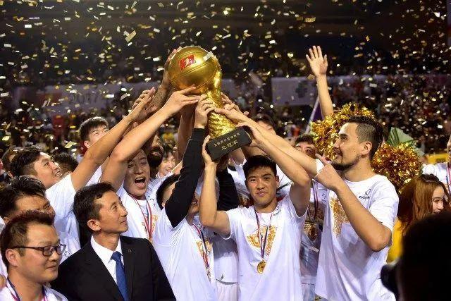 兰兹博格37分准绝杀祝铭震25+8 山东险胜广州